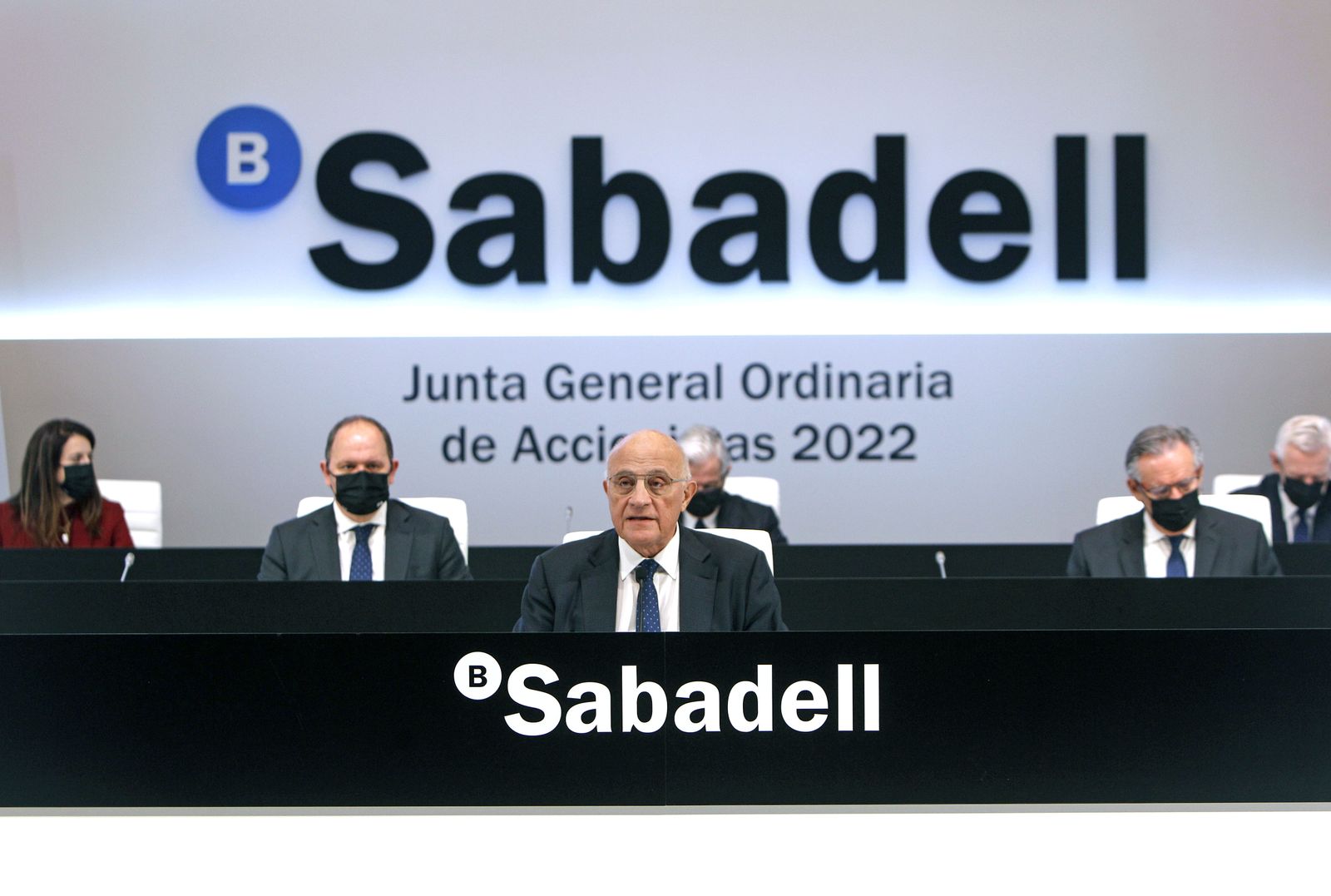 El Sabadell "saca pecho" en solitario y apunta a un aumento del dividendo