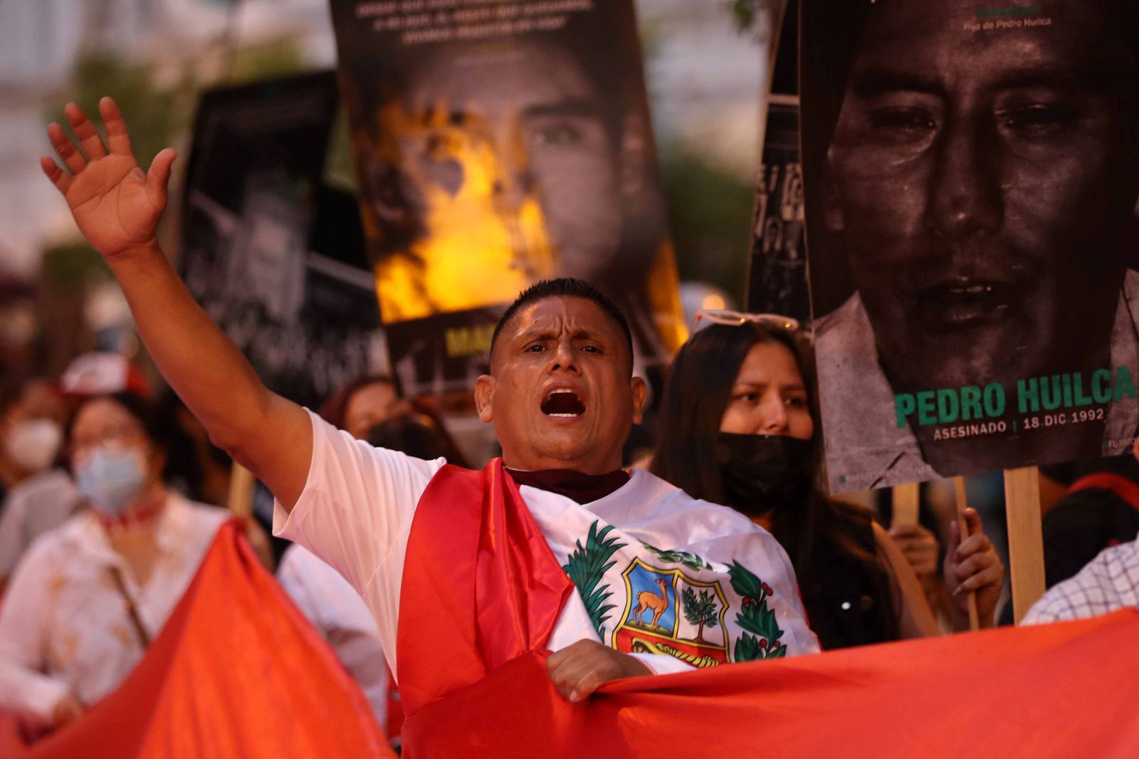 Al grito de "indulto es insulto", ciudadanos rechazan la liberación de Fujimori