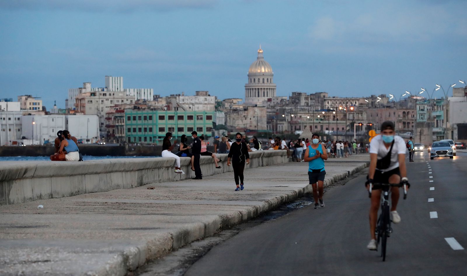 Cuba registra 877 nuevos casos de covid-19 y una tendencia al alza