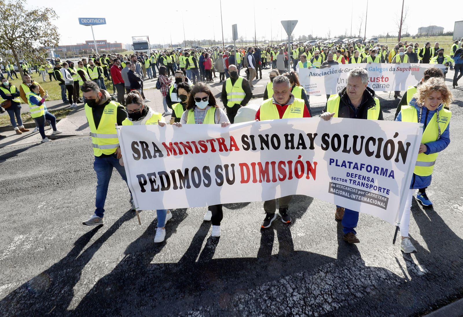Calviño confía en llegar a un acuerdo con los transportistas a lo largo de la noche