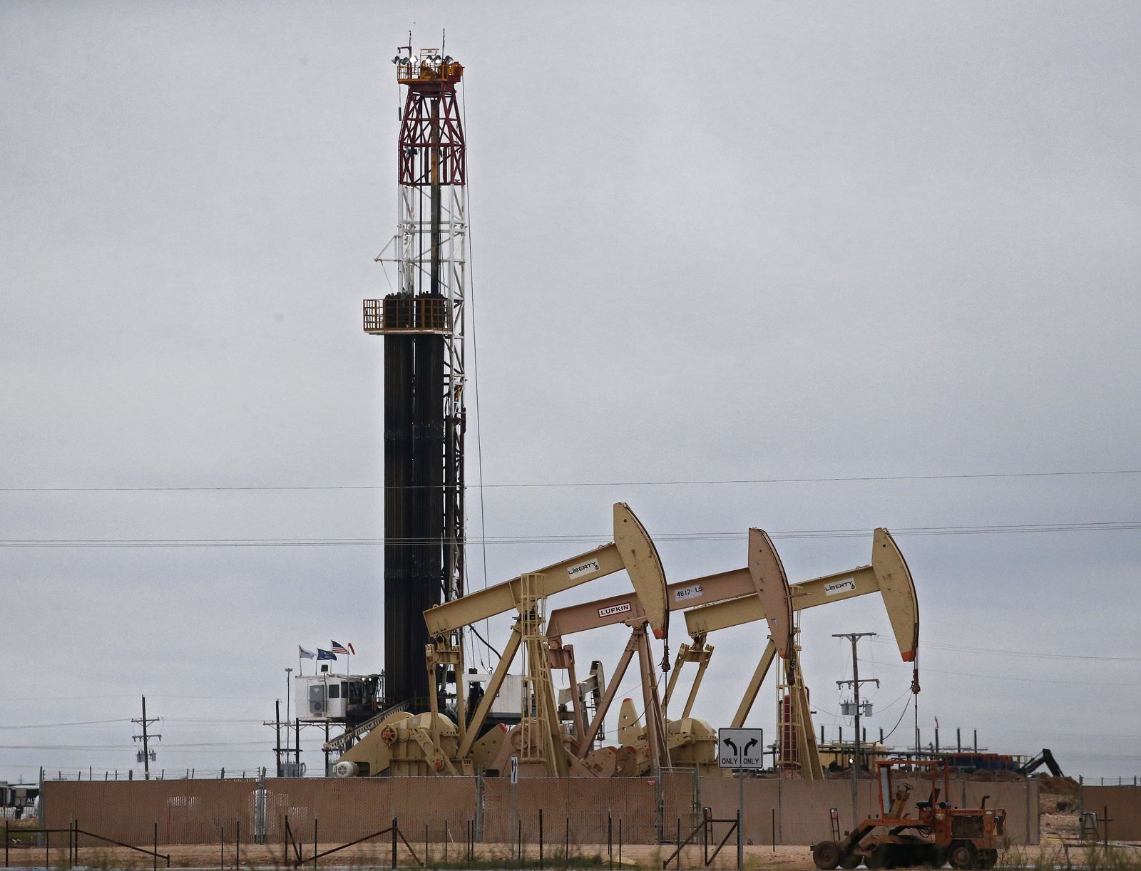El petróleo de Texas baja un 2,3 % y se sitúa en 112,34 dólares el barril