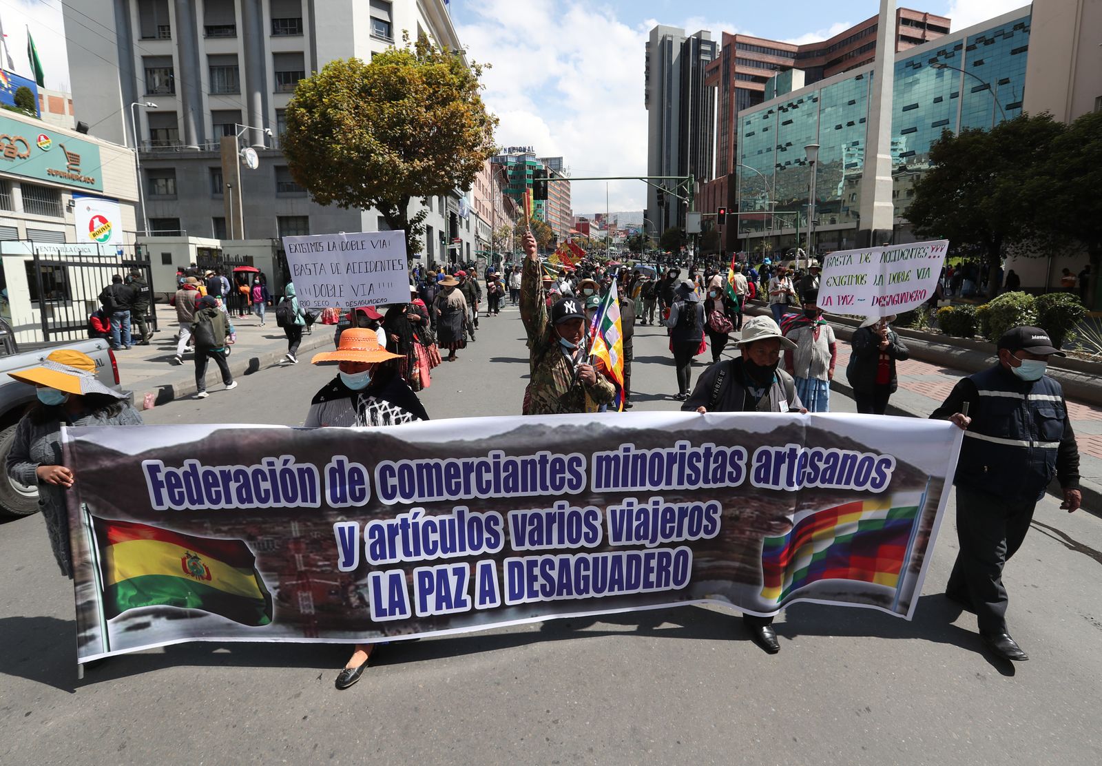 Conflicto por una carretera entre Bolivia y Perú se extiende hasta La Paz