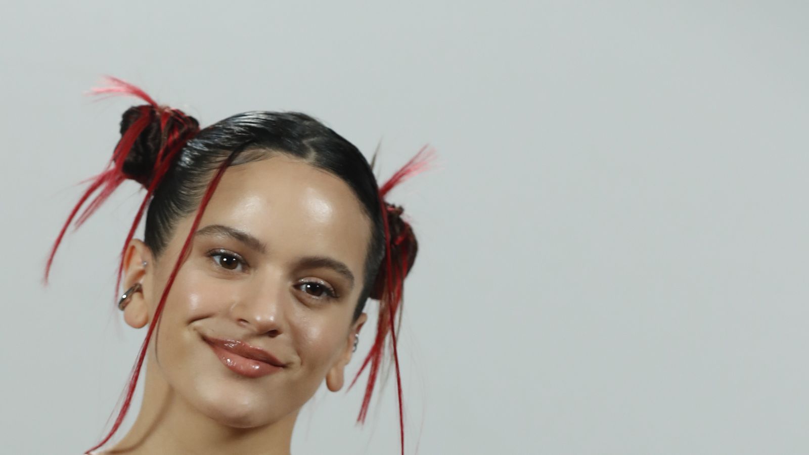 La cantante Rosalía durante la entrevista concedida a Efe con motivo del lanzamiento de su último trabajo "Motomami". EFE/Javier Lizón